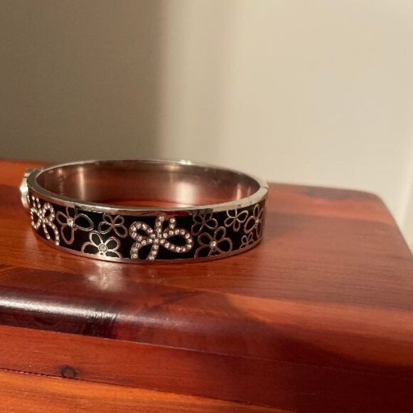 COACH BLACK AND SILVER BANGLE BOW BRACELET CLASP CLOSE RARE STYLE DISCOUNT SHIP - Picture 4 of 11